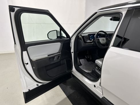 Used 2023 Rivian R1S Adventure AWD/4WD image 16