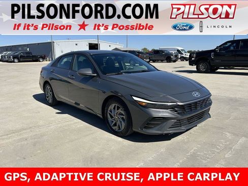 Used 2024 Hyundai Elantra SEL image 1