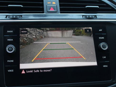 Used 2018 Volkswagen Tiguan SE w/ 3rd Row Seat Package image 37