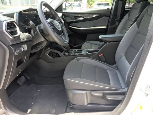 Used 2025 Chevrolet TrailBlazer LT AWD/4WD image 11