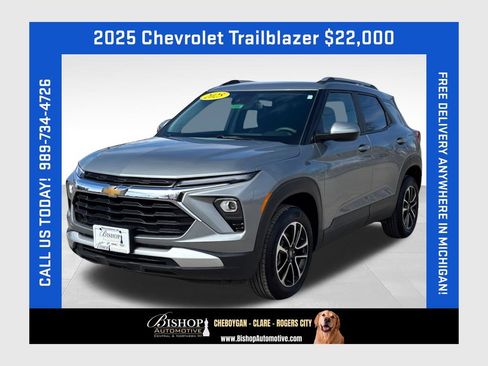 Used 2025 Chevrolet TrailBlazer LT AWD/4WD image 1