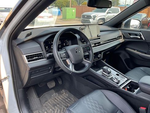 Used 2024 Mitsubishi Outlander SEL FWD image 16