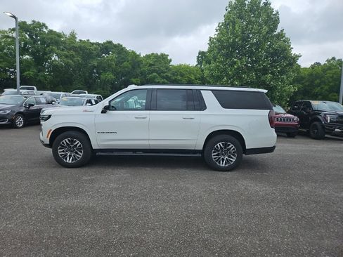 Used 2025 Chevrolet Suburban Z71 AWD/4WD image 4