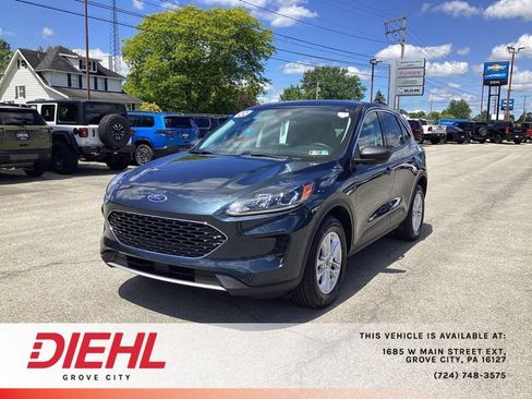 Used 2022 Ford Escape SE w/ Cold Weather Package AWD/4WD image 3