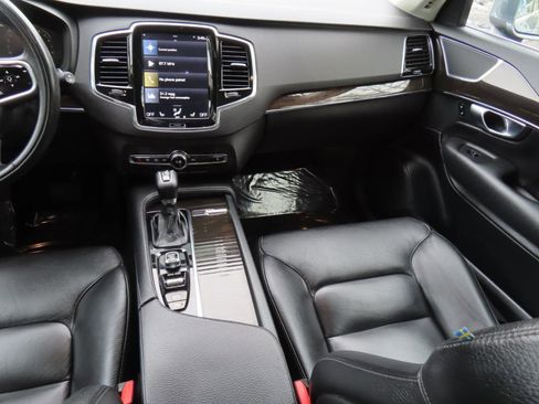 Used 2018 Volvo XC90 T6 Momentum w/ Convenience Package AWD/4WD image 12