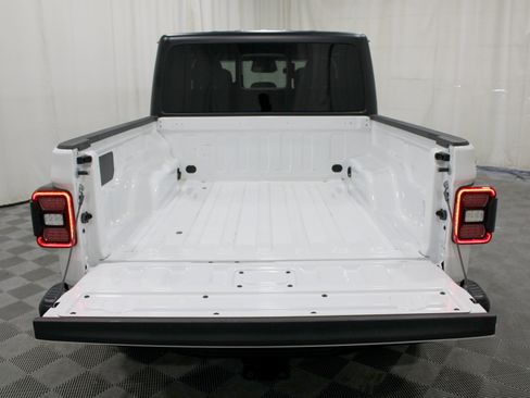 Used 2026 Jeep Gladiator Rubicon AWD/4WD image 30