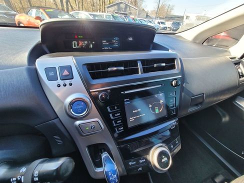 Used 2015 Toyota Prius V Three image 12