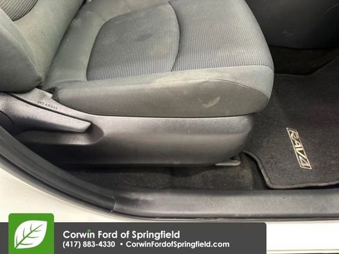 Used 2019 Toyota RAV4 LE image 11