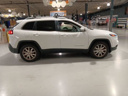 Used 2016 Jeep Cherokee Limited AWD/4WD image 5