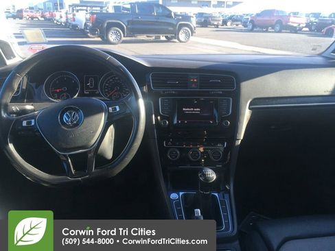 Used 2015 Volkswagen Golf TDI SEL image 3
