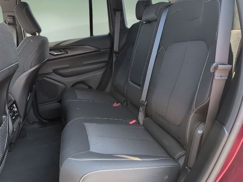 Used 2025 Jeep Grand Cherokee Laredo RWD image 17