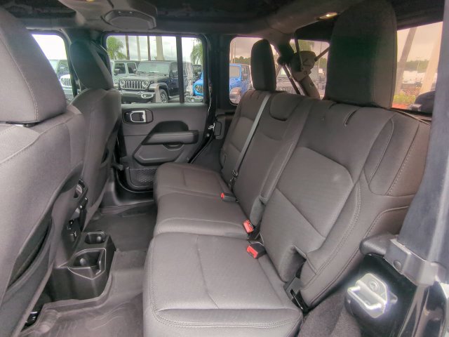 Used 2023 Jeep Wrangler Unlimited Sahara w/ Cold Weather Group AWD/4WD image 15