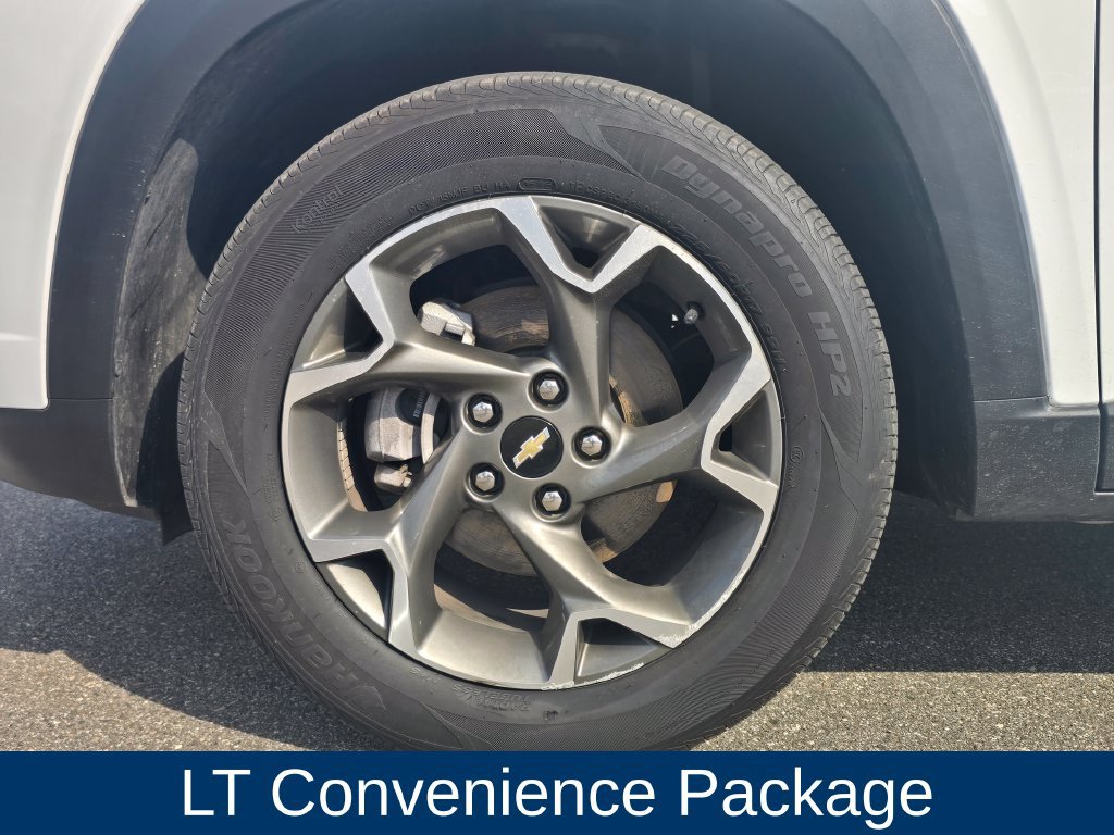 Used 2025 Chevrolet Trax LT w/ LT Convenience Package FWD image 9