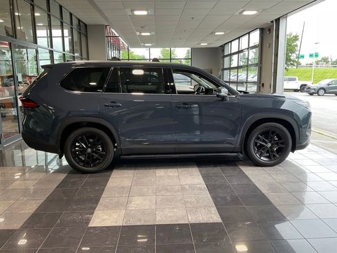 Certified 2025 Toyota Grand Highlander AWD image 6