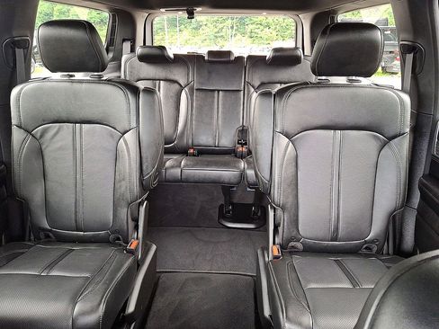 Certified 2023 Jeep Wagoneer Series II w/ Convenience Group I AWD/4WD image 13