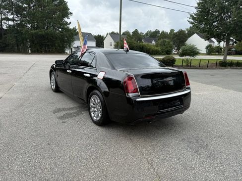 Used 2022 Chrysler 300 S RWD image 7