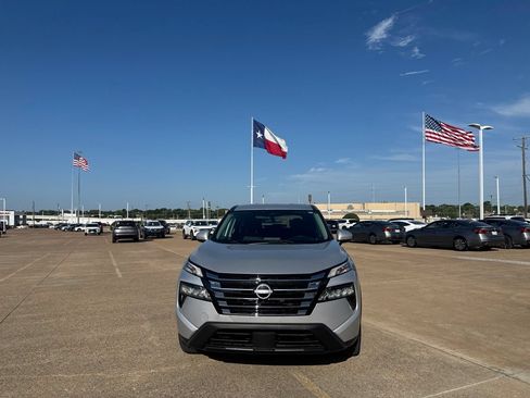Certified 2024 Nissan Rogue SV FWD image 5