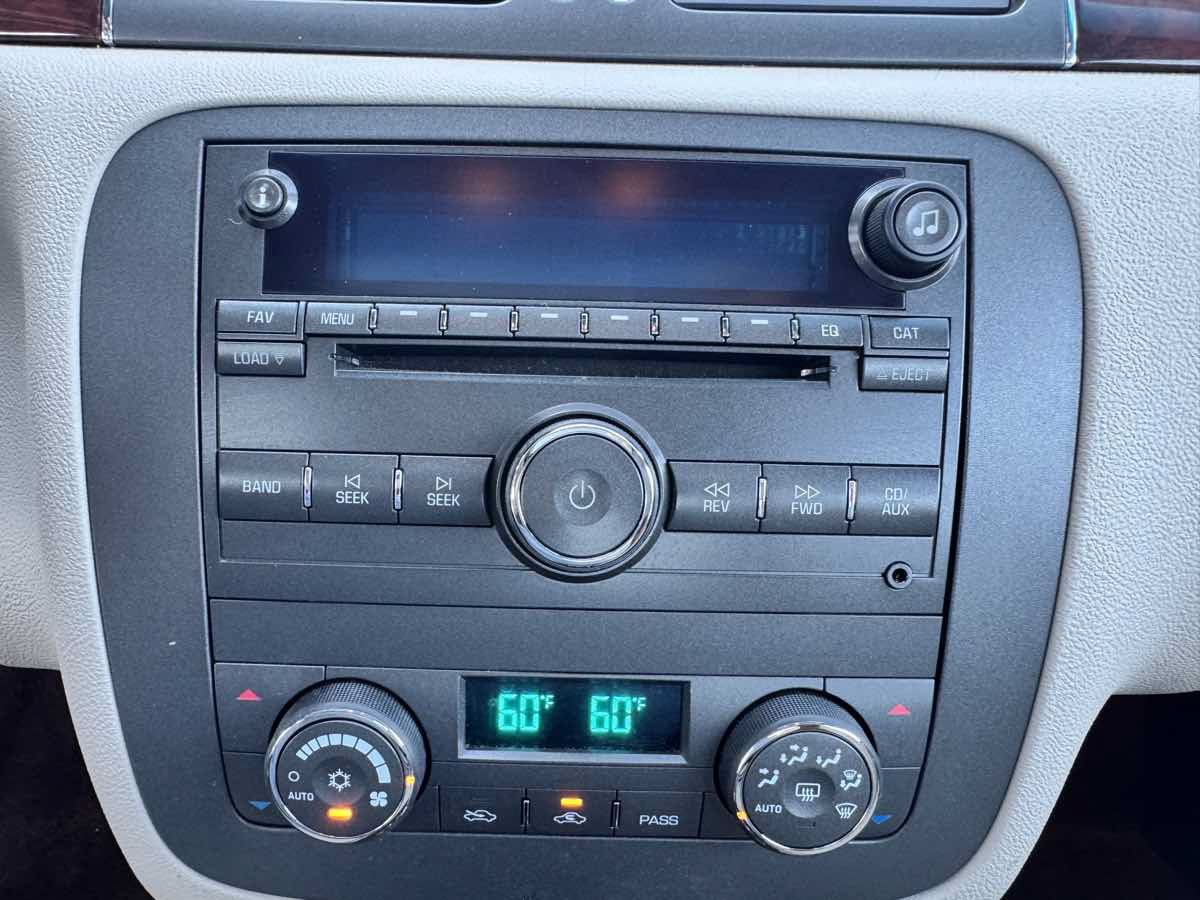 Used 2008 Buick Lucerne CXS FWD image 43