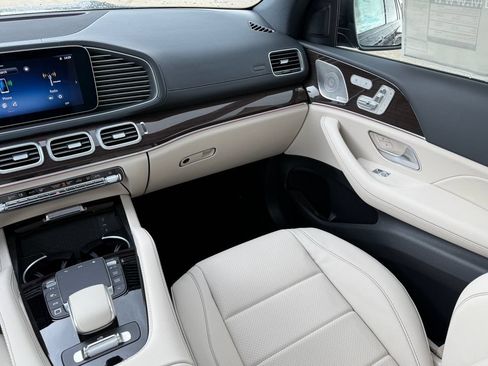 Used 2025 Mercedes-Benz GLS 450 4MATIC image 35