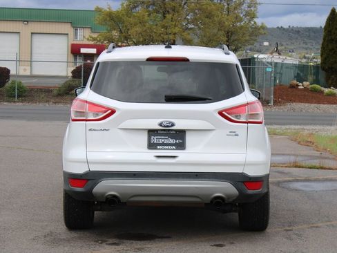 Used 2016 Ford Escape SE w/ Equipment Group 201A image 4