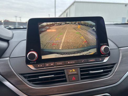 Used 2025 Nissan Altima 2.5 SV image 17