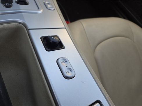 Used 2006 Chrysler Crossfire Limited image 14