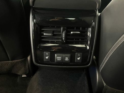 Used 2021 Toyota Avalon Limited image 31