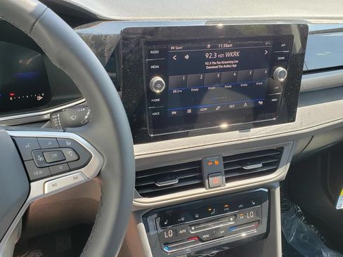 New 2026 Volkswagen Taos SE AWD/4WD image 11