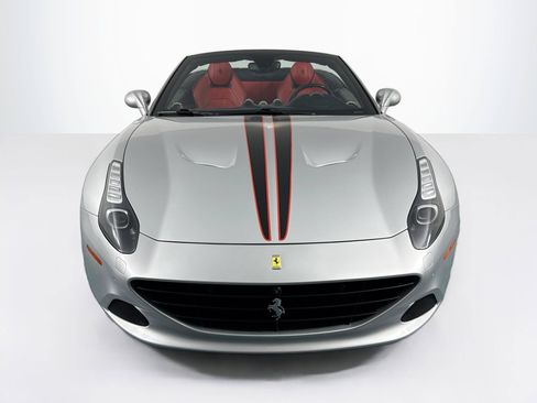 Used 2015 Ferrari California T RWD image 2