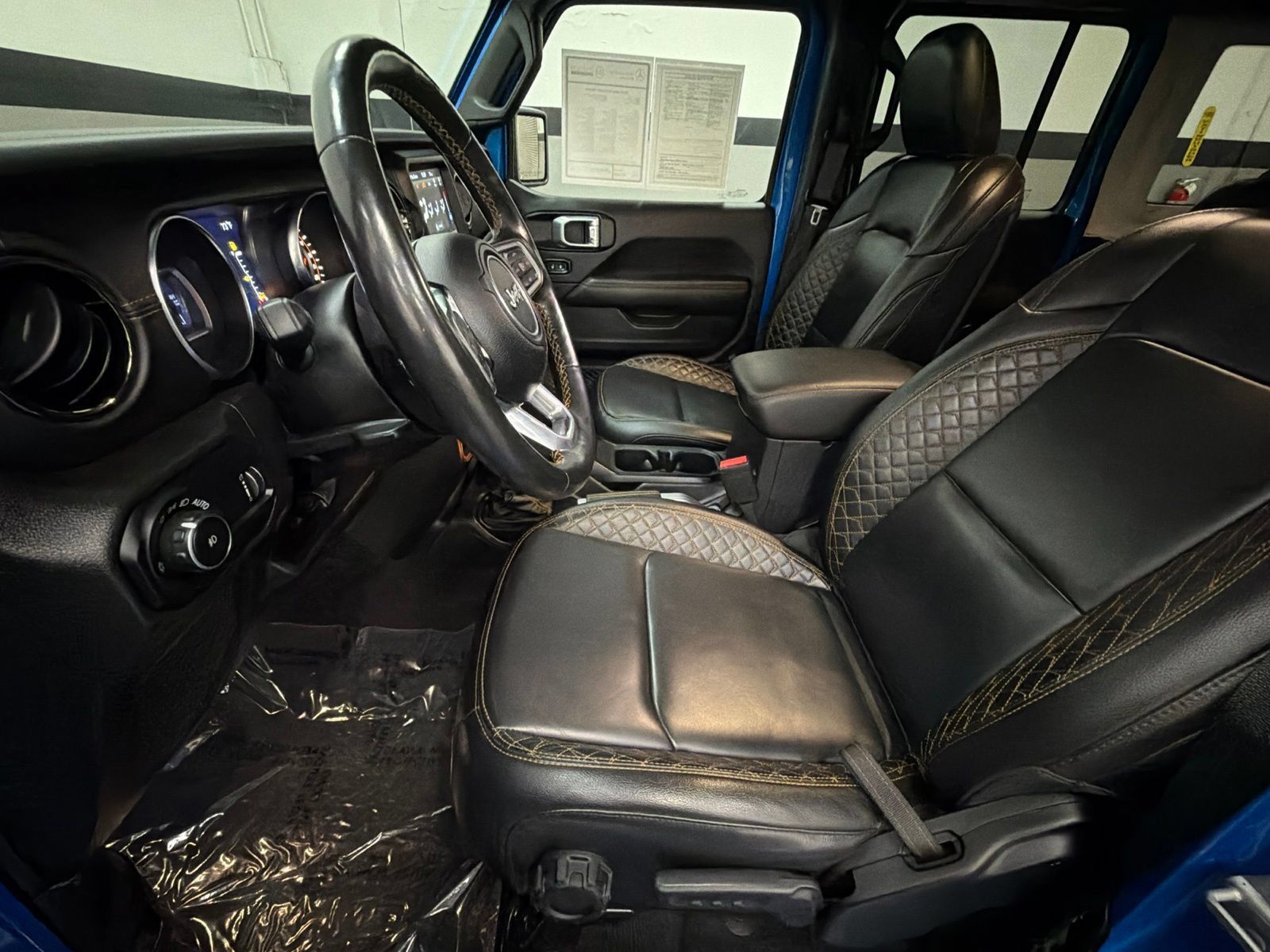 Used 2023 Jeep Wrangler Unlimited Sahara AWD/4WD image 20