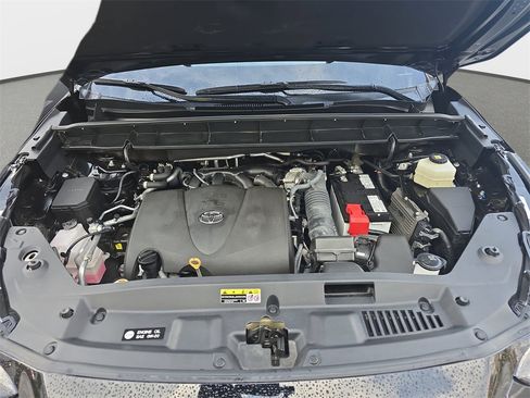 Used 2022 Toyota Highlander XLE image 36