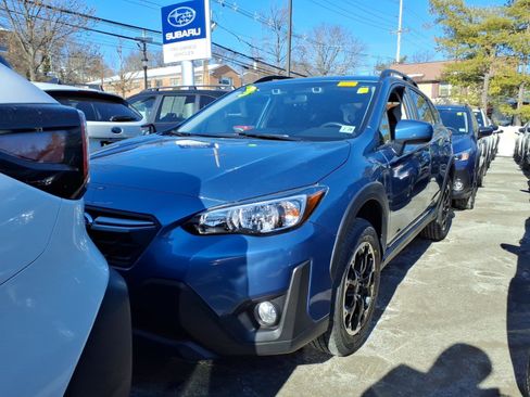 Certified 2023 Subaru Crosstrek 2.0i Premium image 2