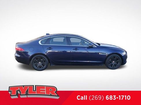 Used 2017 Jaguar XF Premium image 9