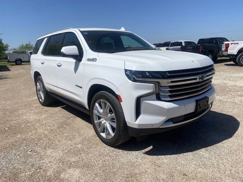 Used 2021 Chevrolet Tahoe High Country w/ Premium Package 2 AWD/4WD image 2