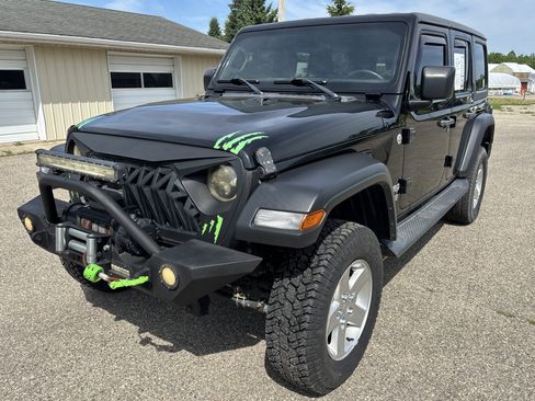 Used 2019 Jeep Wrangler Unlimited Sport S AWD/4WD image 9