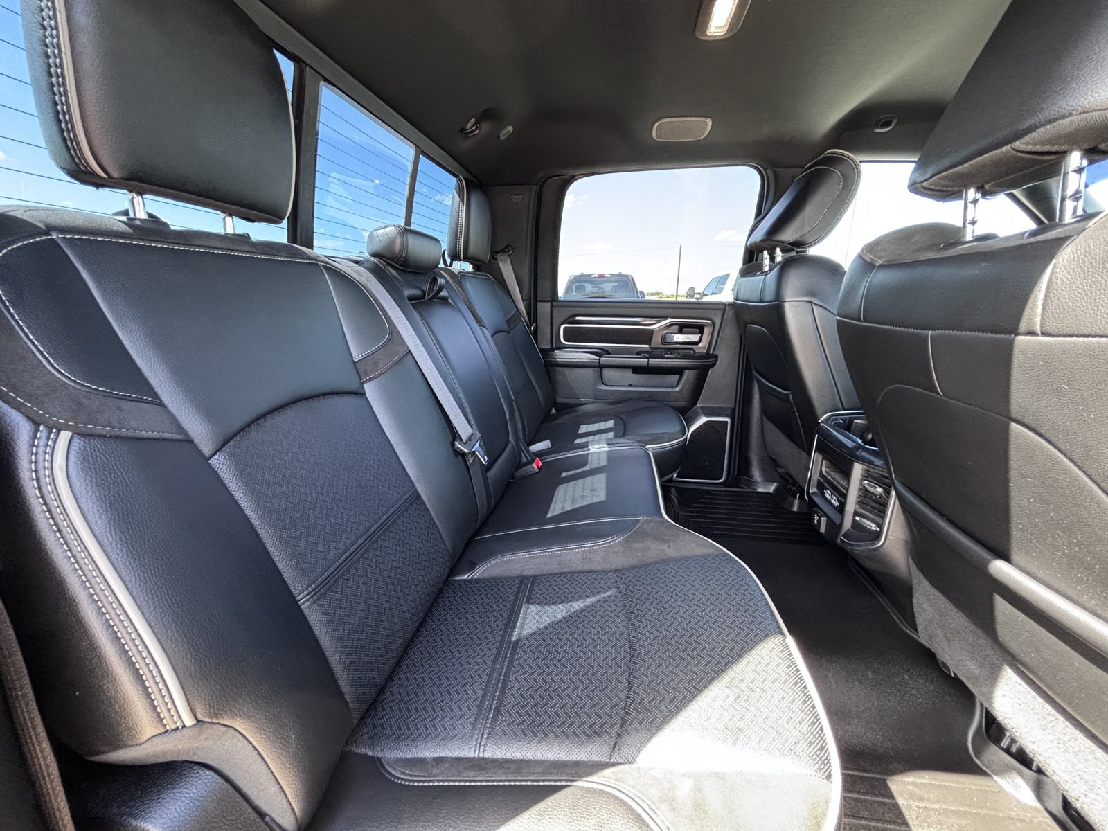 Used 2022 RAM 2500 Laramie w/ Night Edition AWD/4WD image 17