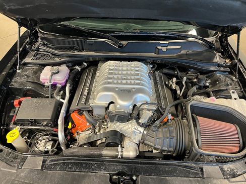 Used 2021 Dodge Challenger SRT Hellcat image 39