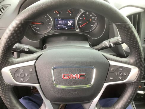 Used 2024 GMC Terrain SLE image 13