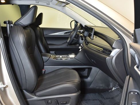 Certified 2026 INFINITI QX60 Luxe w/ Family Package image 33