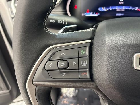 Used 2023 Jeep Grand Cherokee Limited w/ Black Appearance Package AWD/4WD image 13