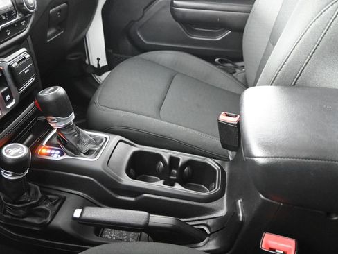 Used 2020 Jeep Wrangler Sport AWD/4WD image 32