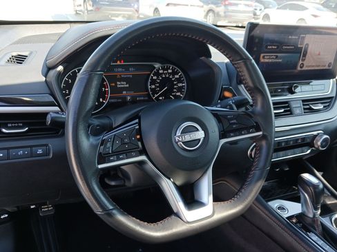 Used 2024 Nissan Altima 2.5 SR w/ SR Premium Package image 18