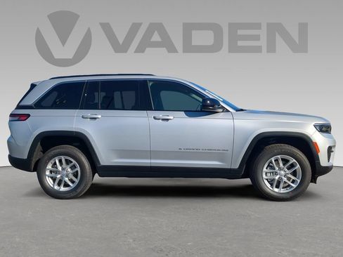 Used 2025 Jeep Grand Cherokee Laredo X w/ Luxury Tech Group I RWD image 8
