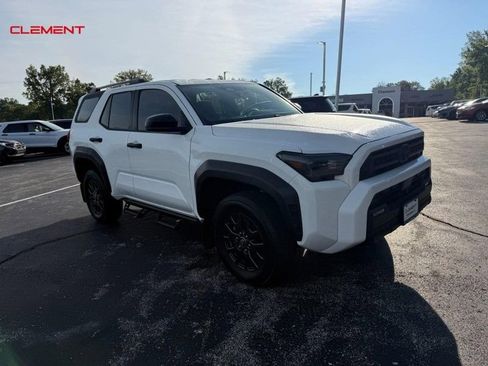 Used 2025 Toyota 4Runner SR5 AWD/4WD image 9