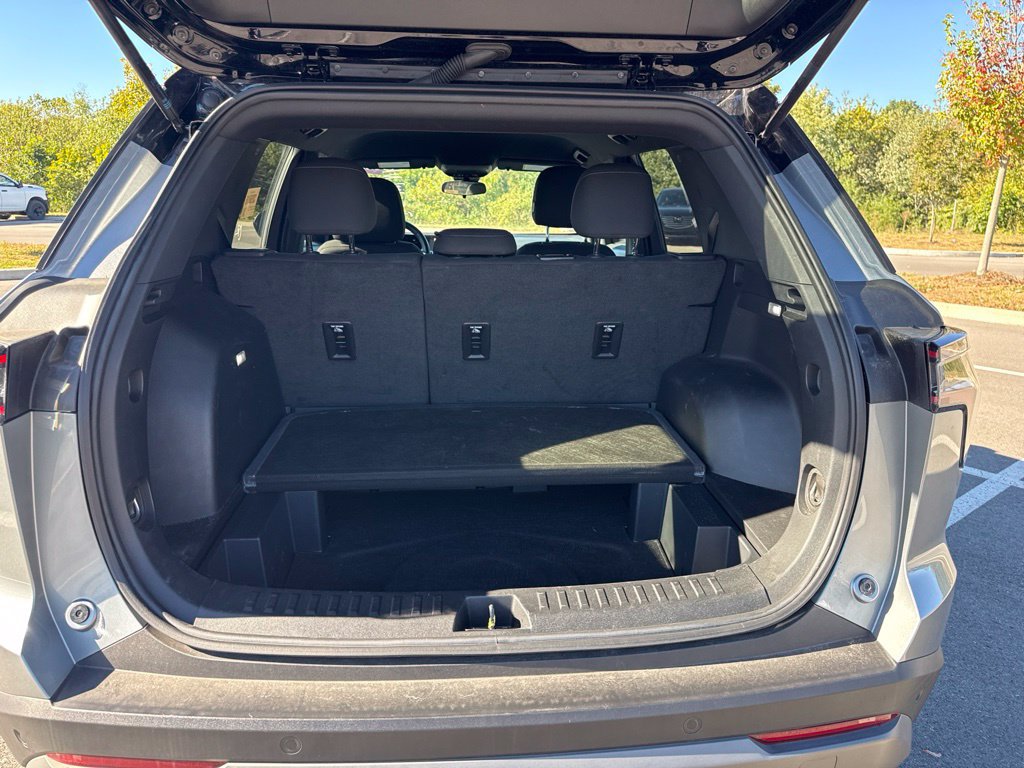 Used 2025 Chevrolet Equinox LT w/ Midnight Edition FWD image 17