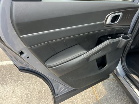 Used 2023 Kia Sorento SX image 21