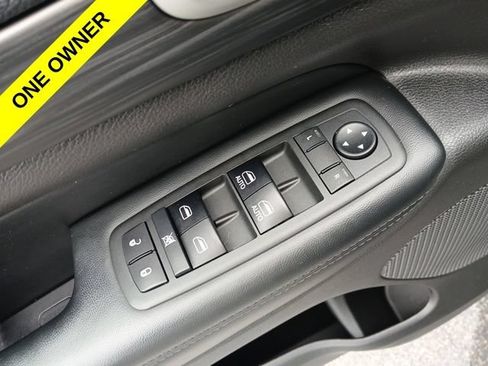 Used 2019 Jeep Grand Cherokee Laredo AWD/4WD image 29