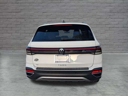 New 2026 Volkswagen Taos SE FWD image 4