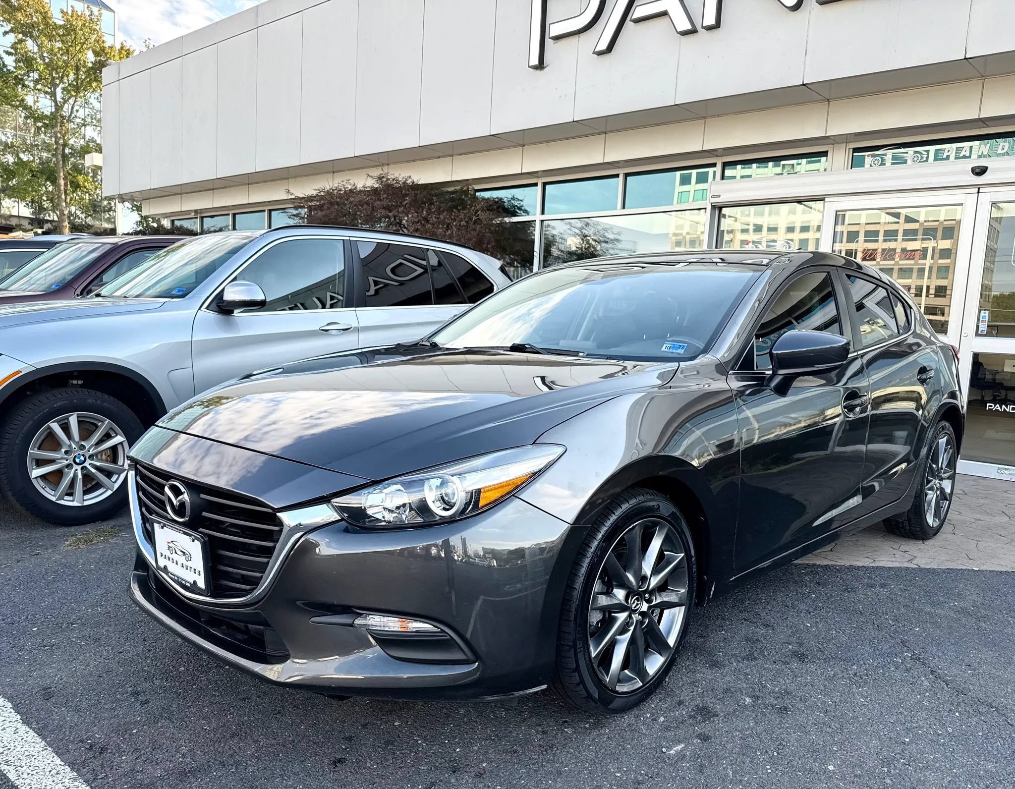 Used 2018 MAZDA MAZDA3 Touring FWD image 3