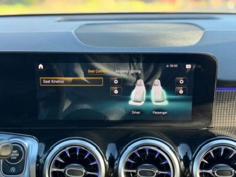Used 2022 Mercedes-Benz GLB 250 4MATIC w/ Premium Package Lite image 36